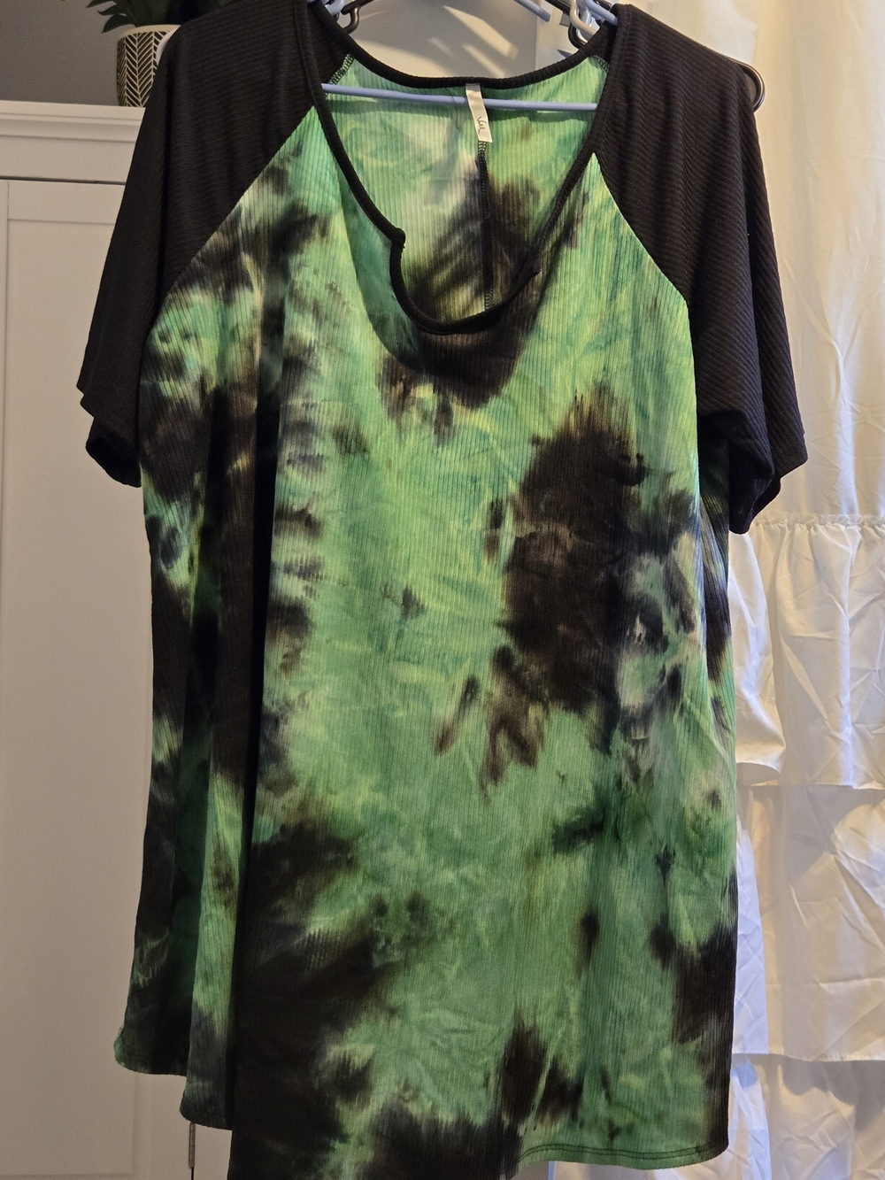 Voll Style Green and Black Tie-Dye Raglan Short Sleeve Top